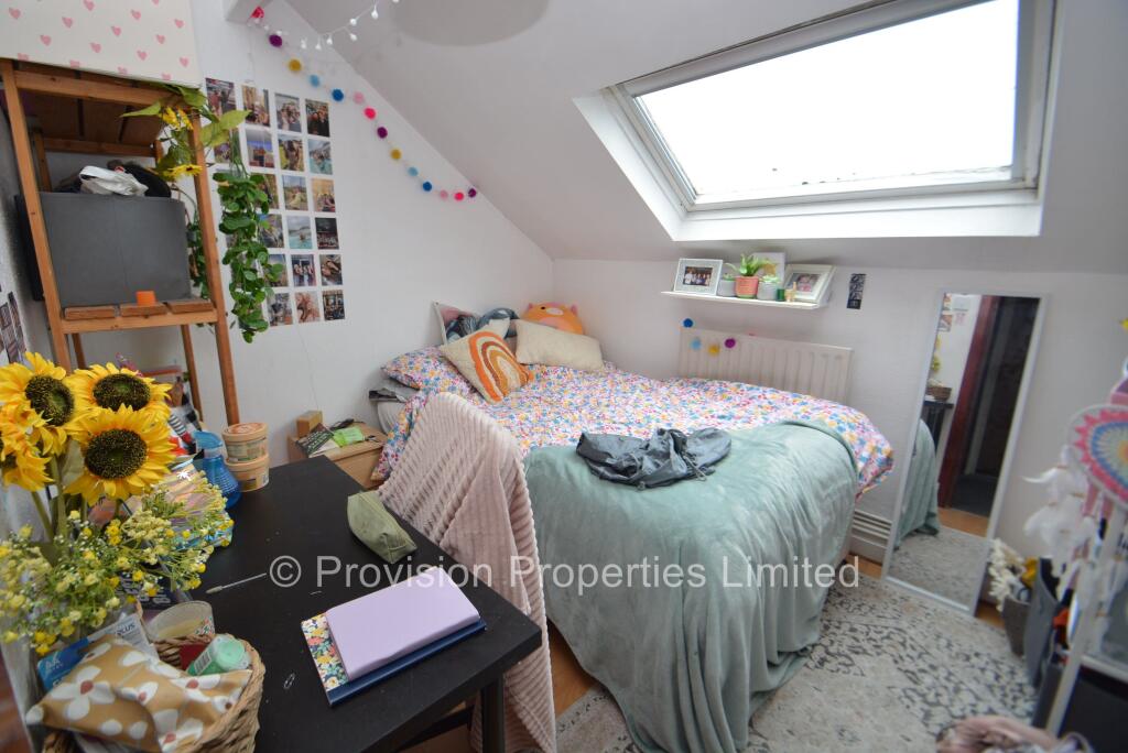 6 bedroom detached house for rent