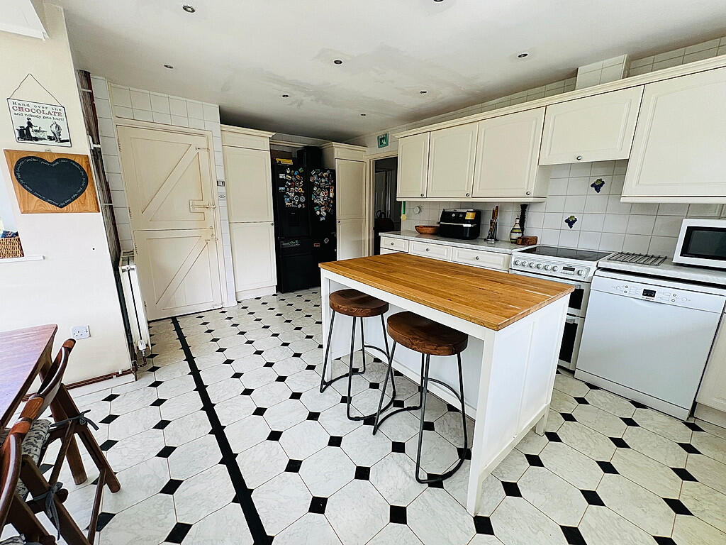 House in Luton - View 4