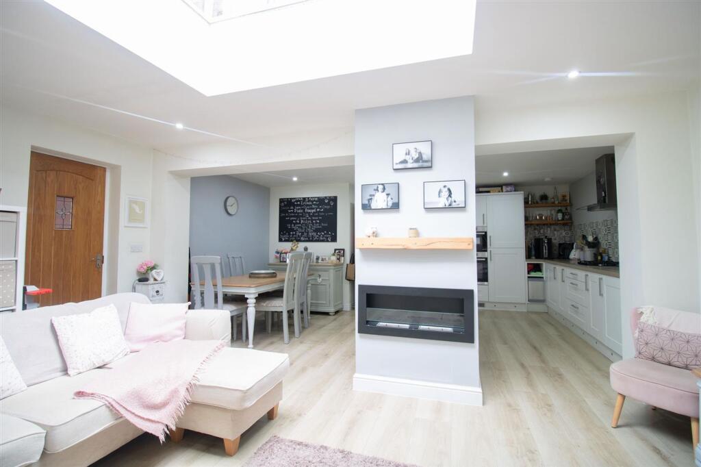 Harrier Avenue, Penallta, CF82 photo 3