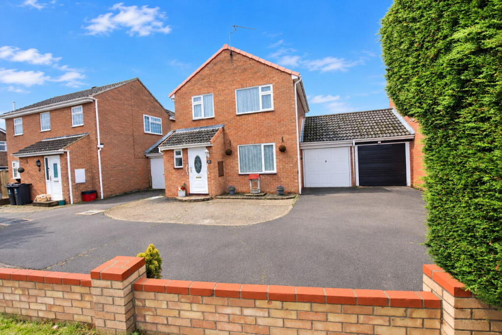 Main image of property: Purley Way, Clacton on Sea, CO16 8YX