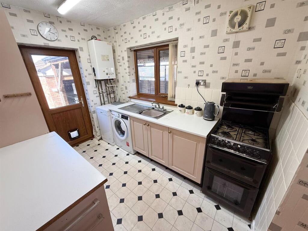 Primley Park Grove, Alwooldey Leeds, West Yorkshire. photo 4