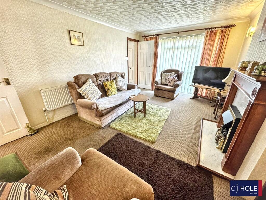 Kingstone Avenue, Hucclecote, Gloucester, GL3 photo 3