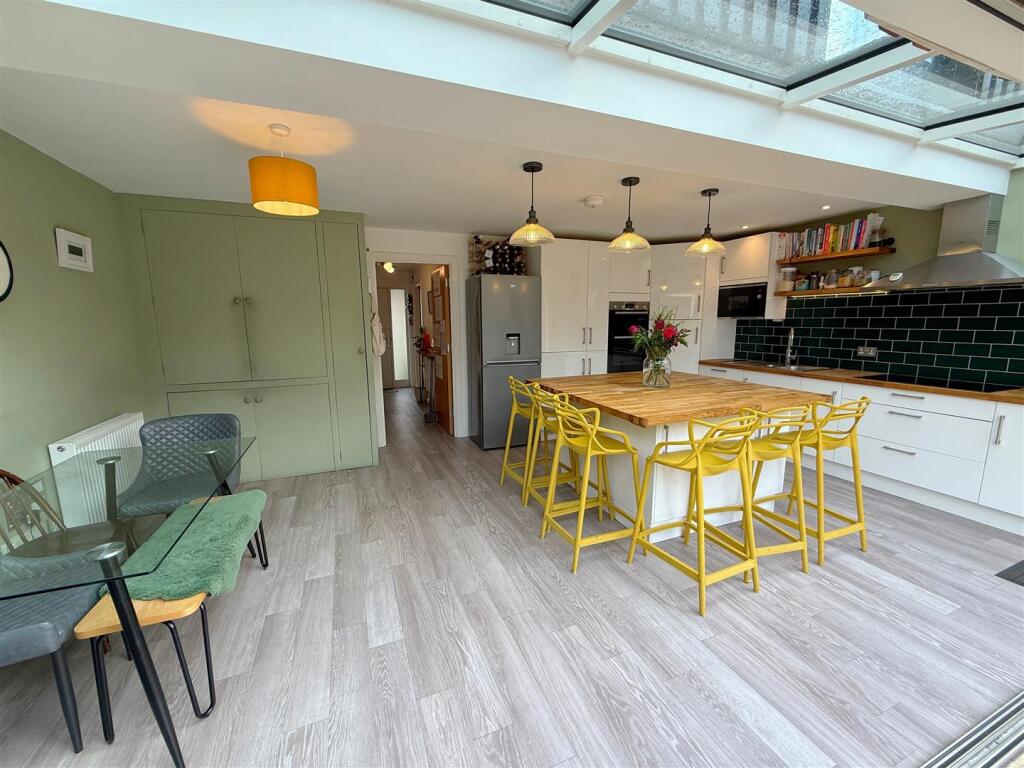 Gresley Close, Stratford-upon-Avon photo 3