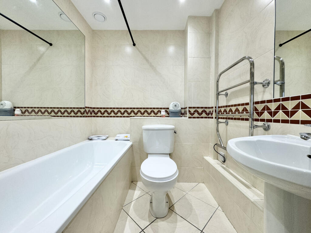 Apartment in Enfield - View 5
