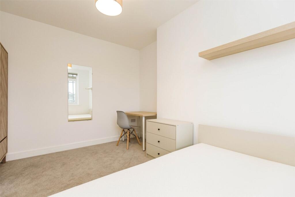5 bedroom semi-detached house for rent