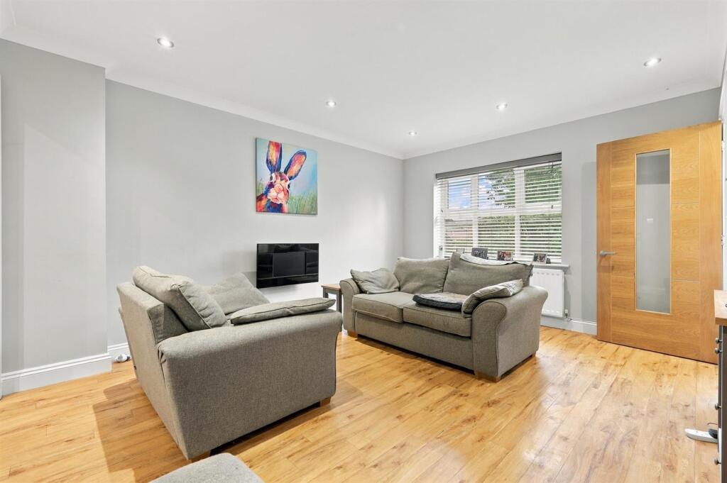 House in Basildon, Sunnymede, Billericay - View 2