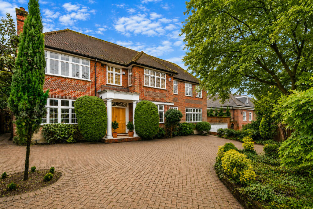 Main image of property: Grange Avenue, London, N20