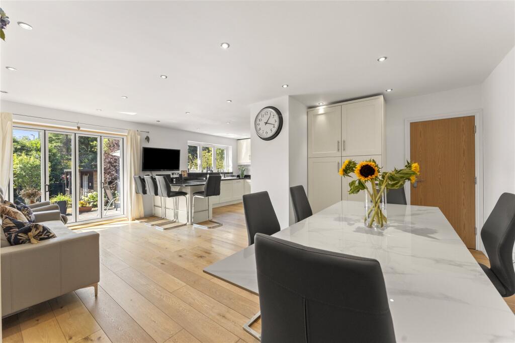 House in Weybridge - View 5