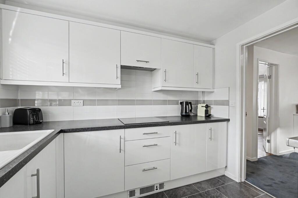 Woodberry Drive, Sittingbourne, Kent, ME10 3AX photo 4