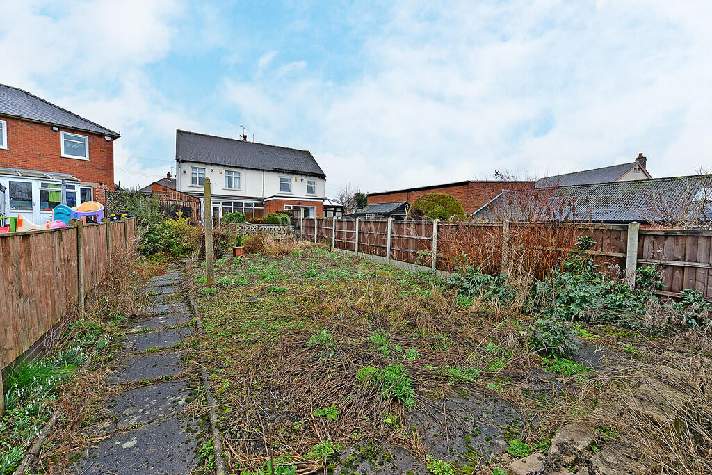 Danesby Crescent, Denby photo 3