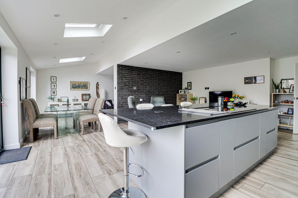 Additional image 5 of Cell Barnes Lane, St Albans, AL1