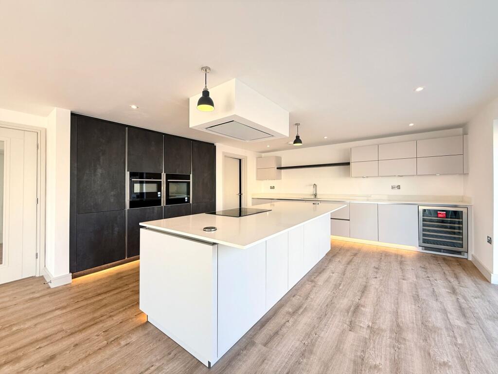 House in Swindon - View 4