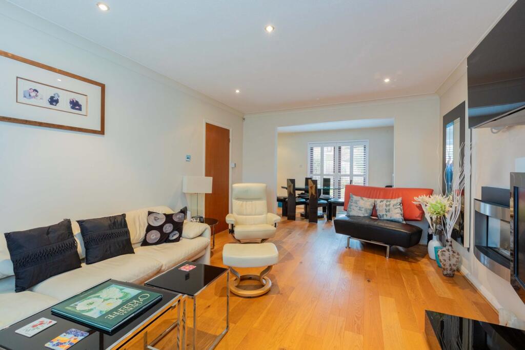 Palmerston Avenue, Langley, SL3 photo 3