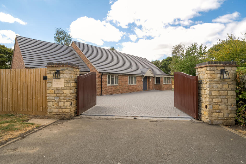 Main image of property: Townend Close, Croughton, NN13