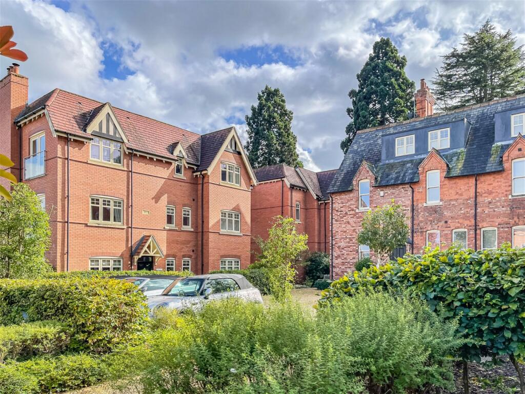 Main image of property: Stratford Road, Henley-in-arden, B95 6AE