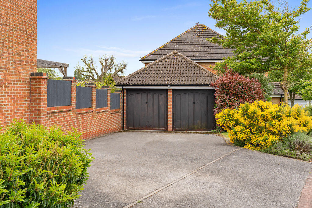 House in Grimsby, Healing - View 2