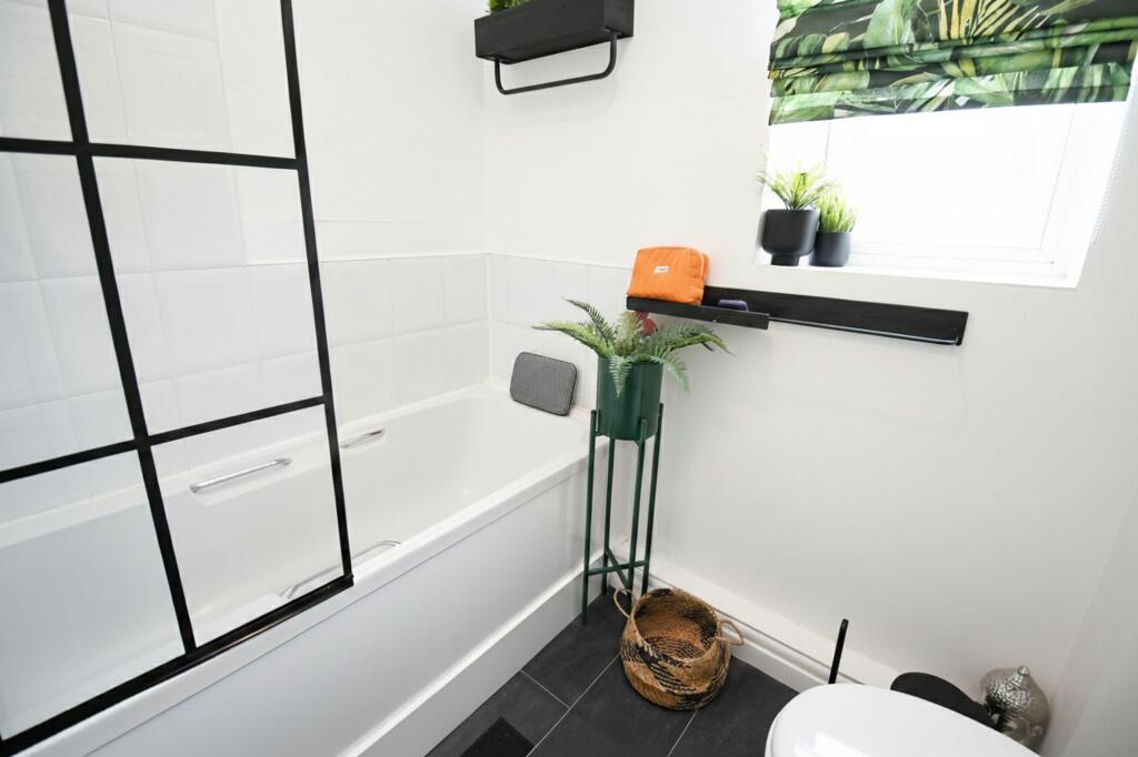 Apartment in Salford, Greater Manchester - View 4