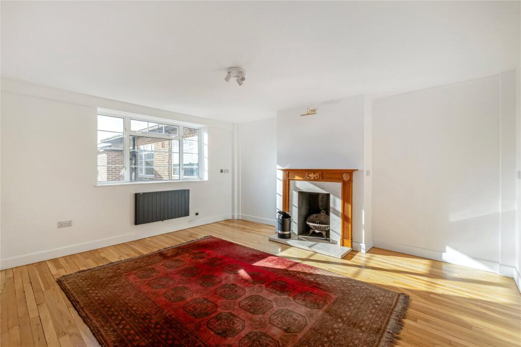 Apartment in Richmond, Petersham - View 2