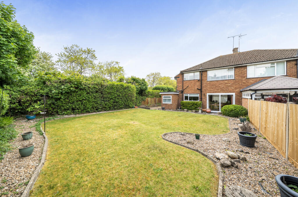 Windermere Close, Dunstable, Bedfordshire photo 5