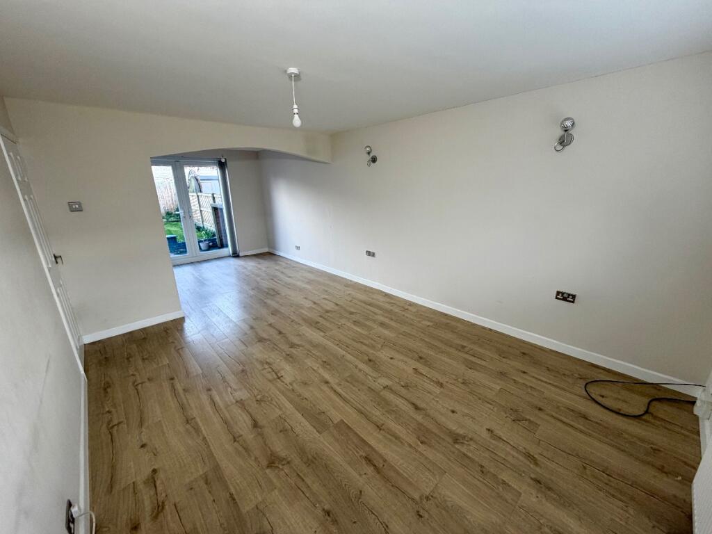 Berkshire Drive, Woolston, Warrington photo 2