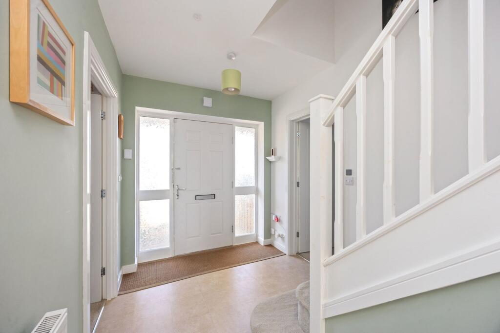 House in Horsham, Solomon's Seal Development, Broadbridge Heath - More
