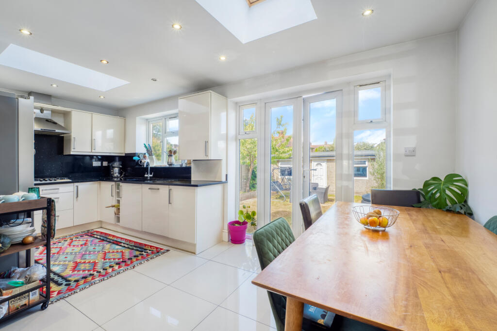 House in Sutton - More