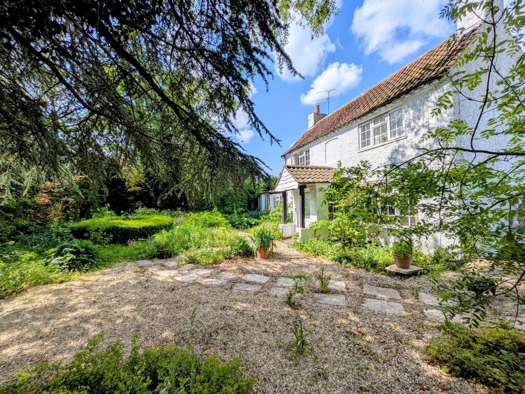 Main image of property: Manor Cottage, Averham