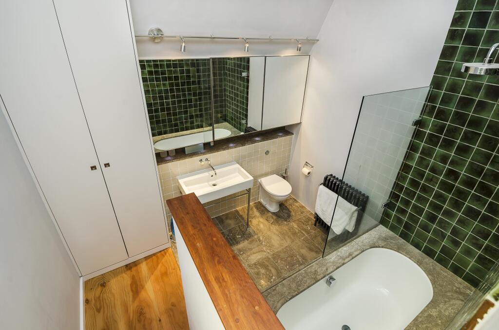 1 bedroom mews property for rent