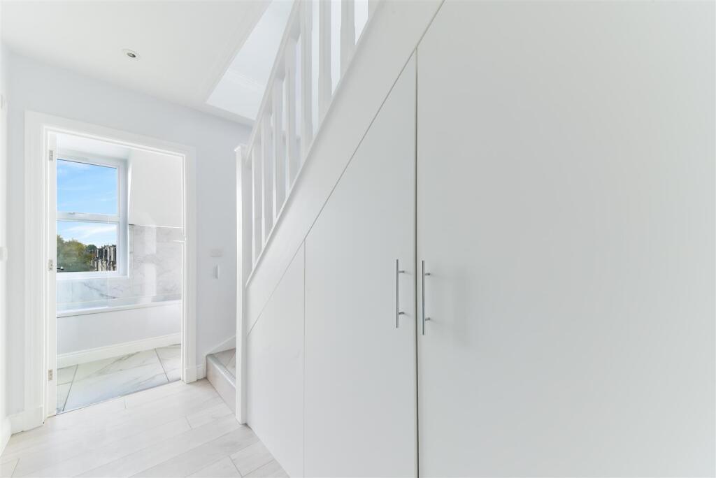 Apartment in London - More
