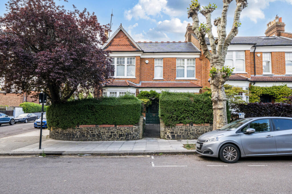 Main image of property: Grand Avenue, Muswell Hill, London, N10