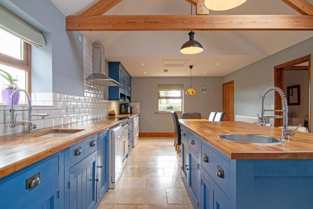 House in West Lindsey, Stow - More