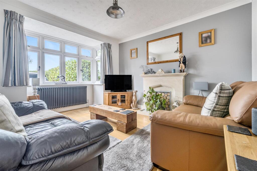 Western Avenue, Woodley, Reading, Berkshire, RG5 photo 2