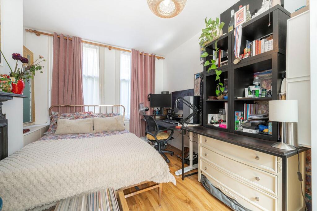 Apartment in London, The Beveree, Hampton - View 4