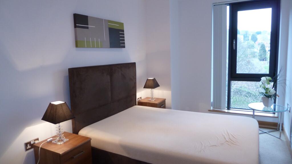 Apartment in Bradford, Shipley - View 3