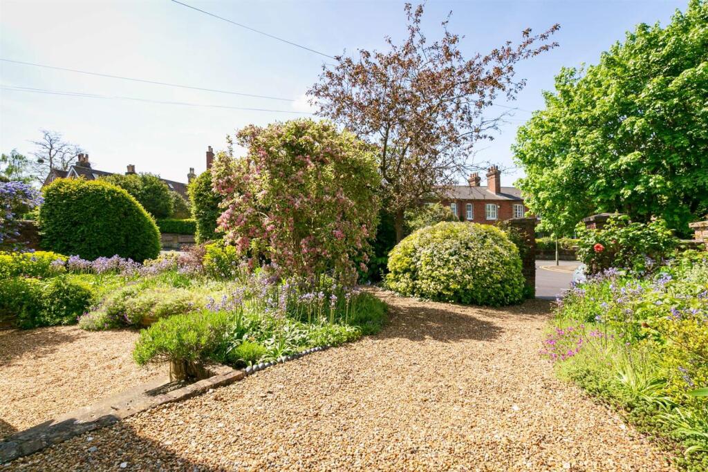 Austen Road, Guildford - Photo 19