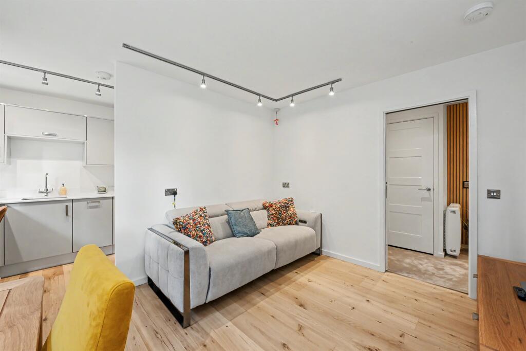 Apartment in Dacorum, Tring - View 3