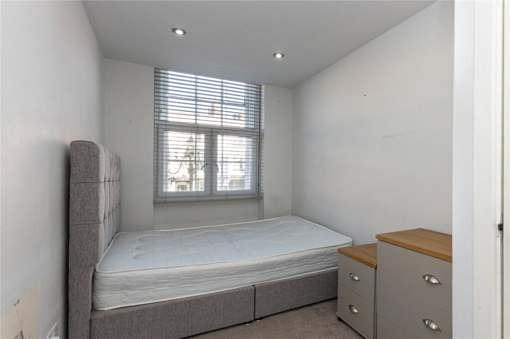 Apartment in Stoke-on-Trent - More