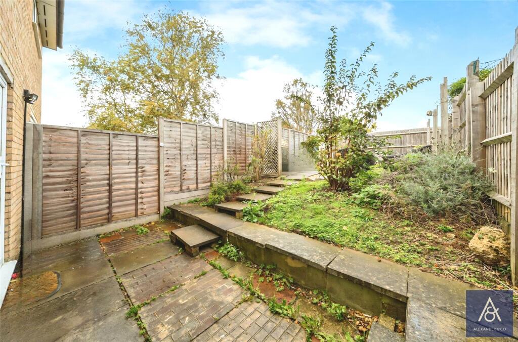 Bannerman Drive, Brackley, Northamptonshire - View 4