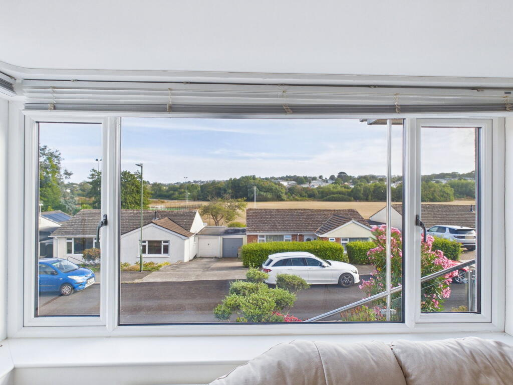 House in Torquay, Torbay - More