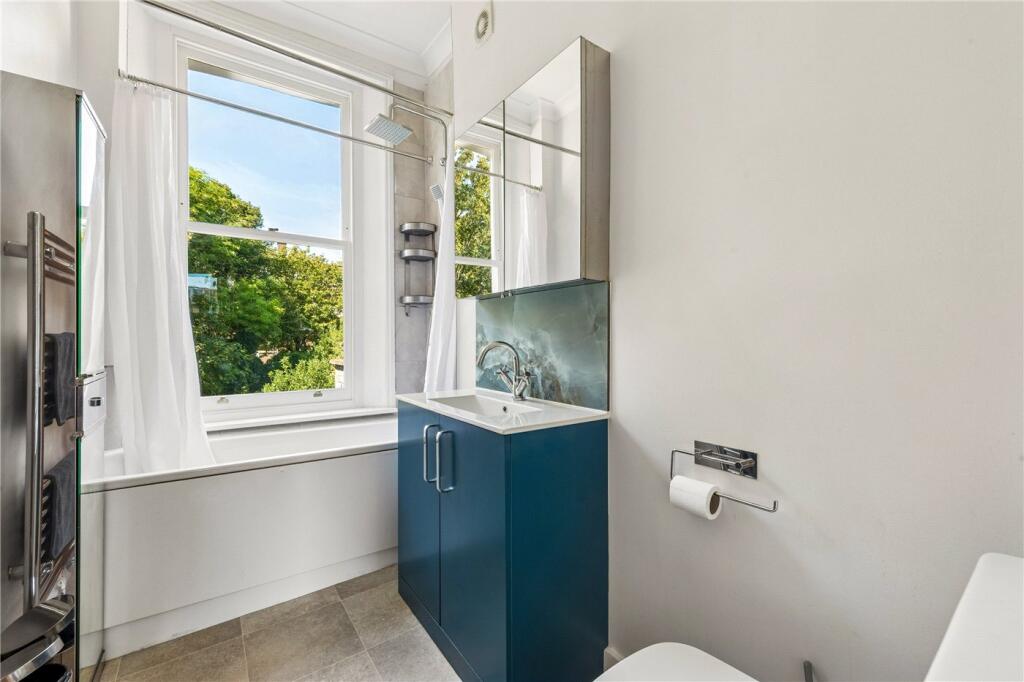 Apartment in London - More