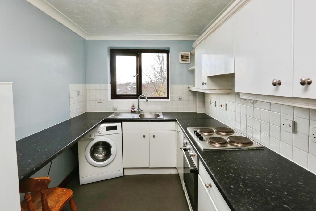 9 Whitworth Road, Southampton, SO18 photo 2