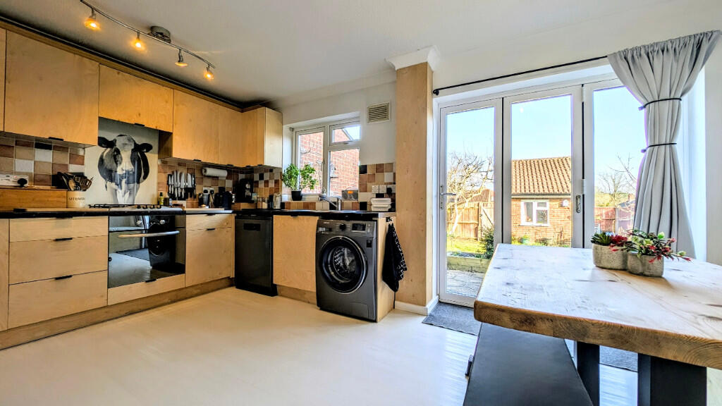 Sunbury Close, Bordon, Hampshire, GU35 photo 4