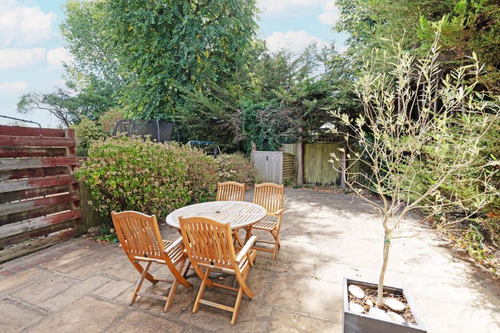 House in London, Copse Hill, Raynes Park - View 4