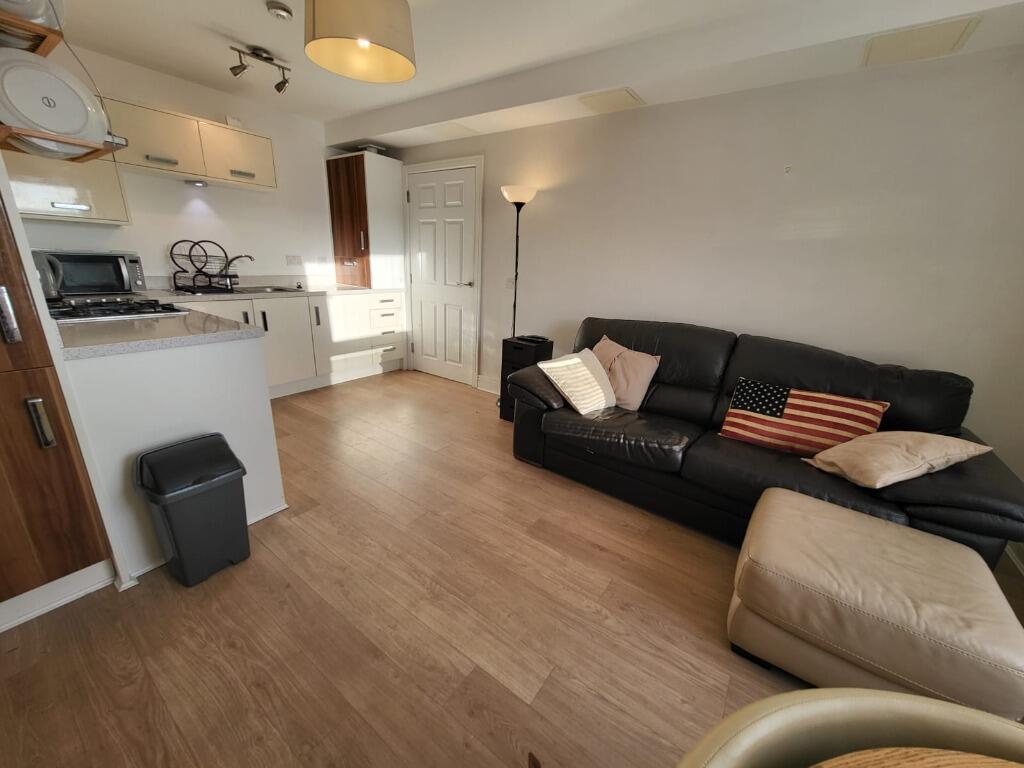Apartment in Renfrew, Ferry Village, Dean Park - View 4