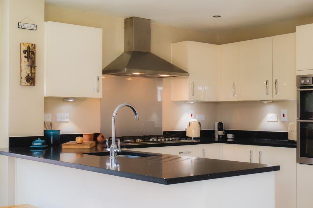 7 Roman Way, Winnington Village CW8 4EF photo 4