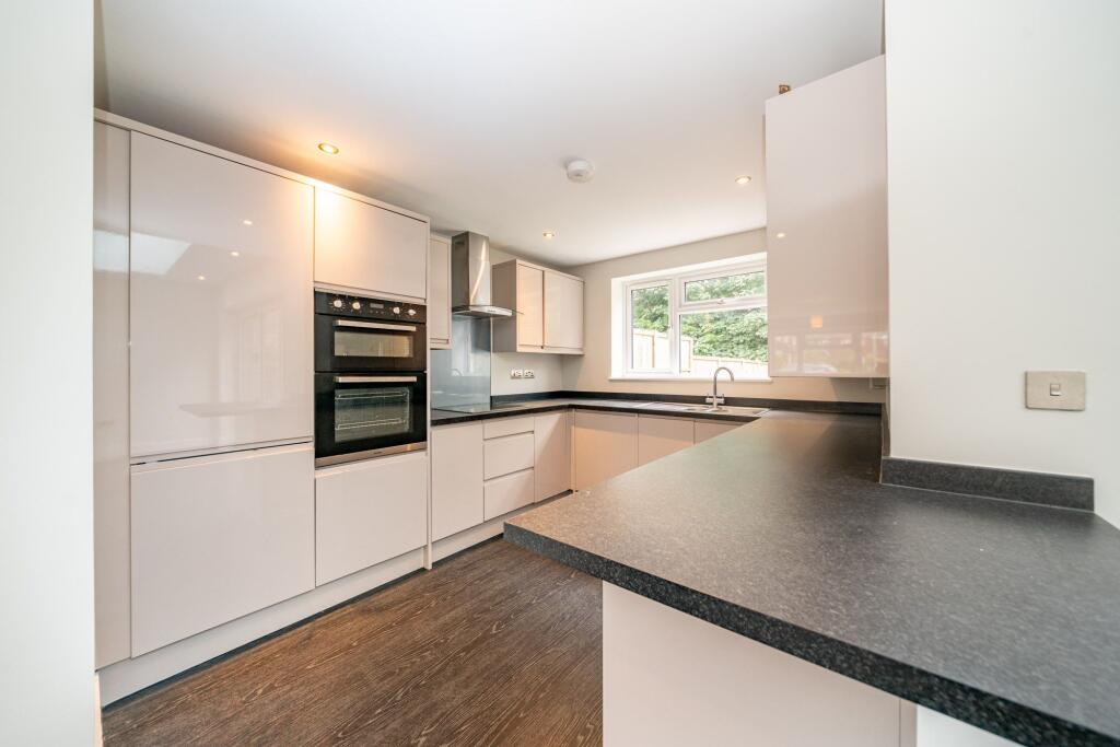 13 HEATHFIELD CLOSE photo 3