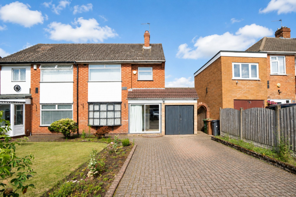 Main image of property: Lode Lane, Solihull, B92