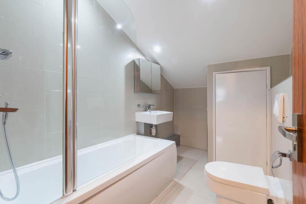 Apartment in Birmingham, Jewellery Quarter - View 4