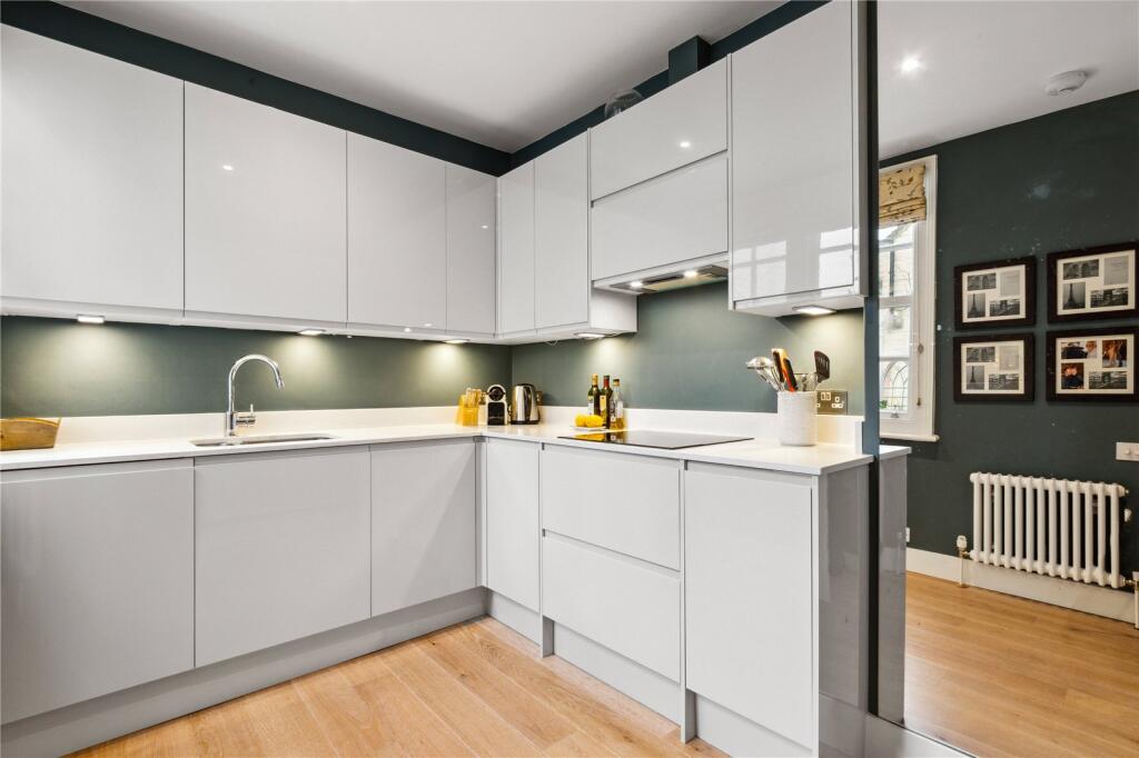 1 bedroom mews property for rent
