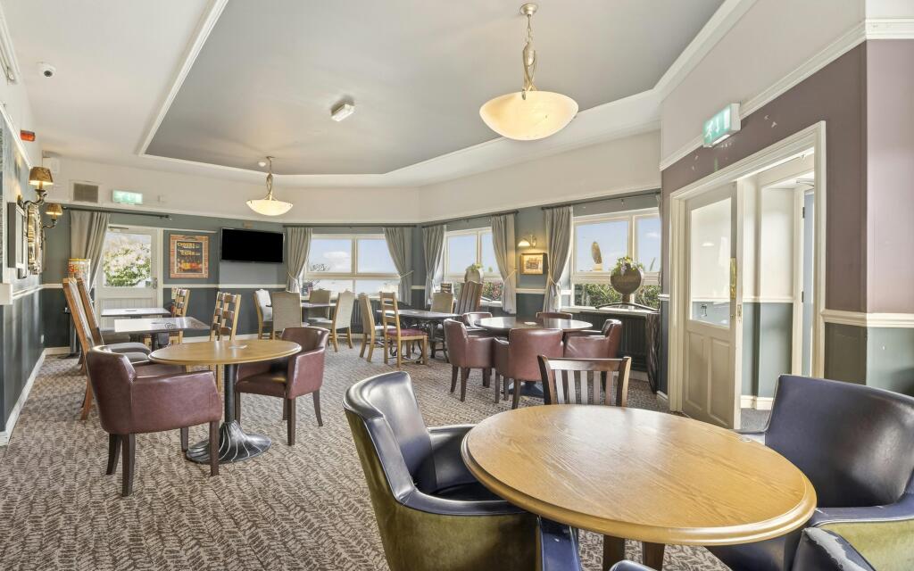 8681493-interior01.jpg